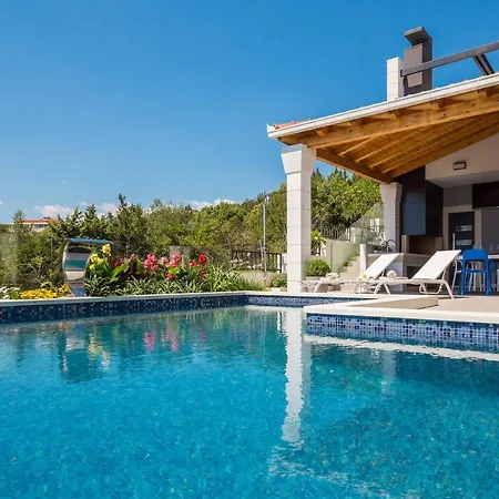 Argemonia Villa Traù
